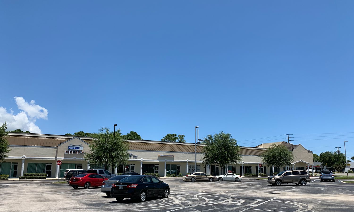Emerald Plaza: 925 N Courtenay Pkwy, Merritt Island, FL 32953